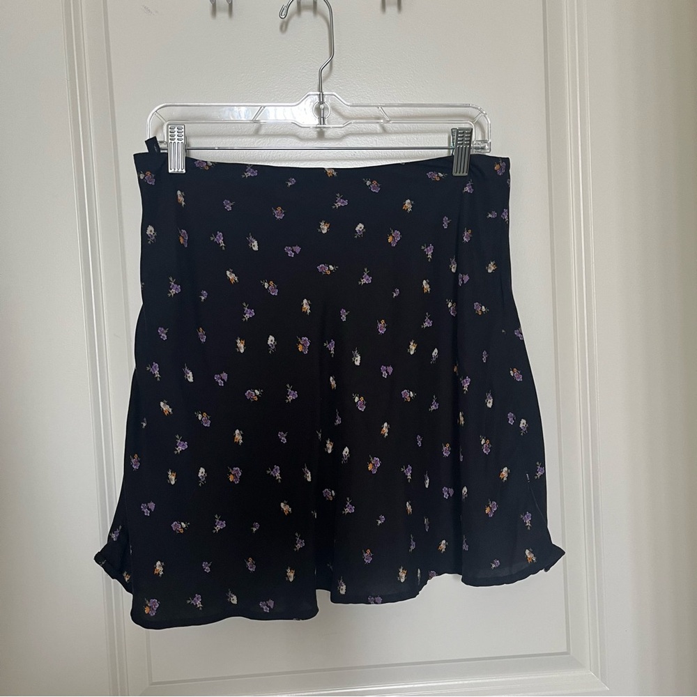 🌴Divided (H&M) Black with Purple/Orange/White Flowers Skater Skirt Size 10